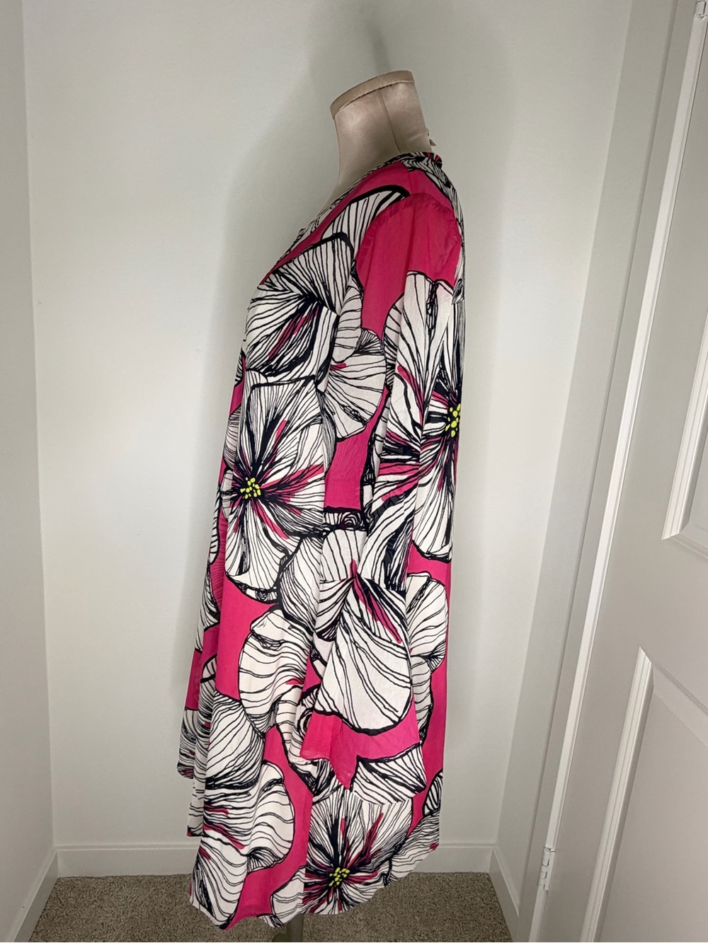 Trina Turk Pink Floral Print 98% Silk Blend Dress Sz 12 - Picture 11 of 12